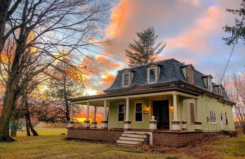 Madrid House | Spacious home, perfect location close to universities and the St Lawrence River