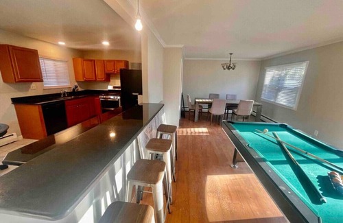 Farmington Hills House | Spacious home centrally located!