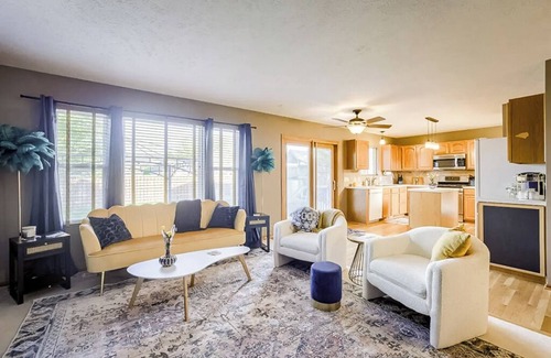 McArdle House | Spacious home w/Playground: Patio, BBQ, WiFi in charming Omaha