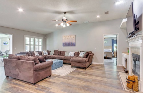 North Northwest Pensacola House | Spacious Home w/Sunroom, 15 Mi to Pensacola!