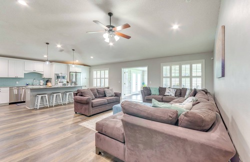 North Northwest Pensacola House | Spacious Home w/Sunroom, 15 Mi to Pensacola!