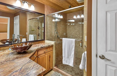 Monitor House | Spacious Home with Gorgeous Views (pet friendly) Wenatchee Valley