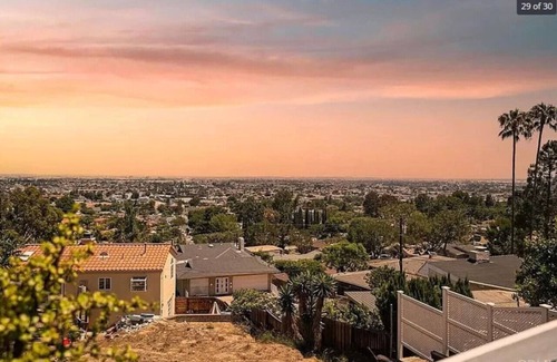 Lomita House | Spacious Home with Amazing Skyline & Mountain Views