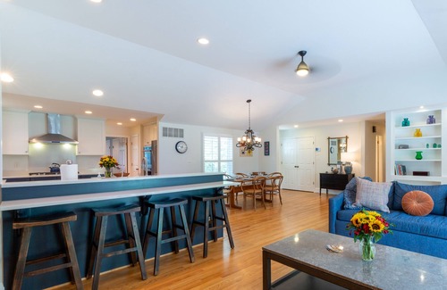 Annapolis House | Spacious home with an outdoor pool, screened porch, washer/dryer & central AC