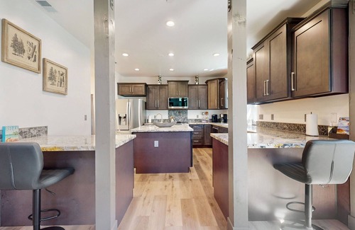Bass Lake House | Spacious home with full kitchen, pool table, wifi & great location near lake