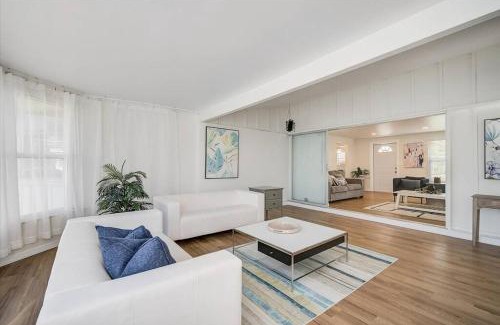 Bayshore Gardens House | Spacious home With Heated Pool 3 miles from IMG!