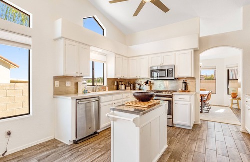 Oro Valley House | Spacious home with mountain views, grill, central air-conditioning, & free WiFi