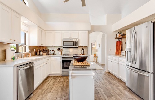 Oro Valley House | Spacious home with mountain views, grill, central air-conditioning, & free WiFi