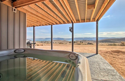 Sweetwater House | Spacious Home with Mtn Views 2 Mi to Bear Lake!