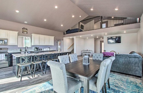 Sweetwater House | Spacious Home with Mtn Views 2 Mi to Bear Lake!