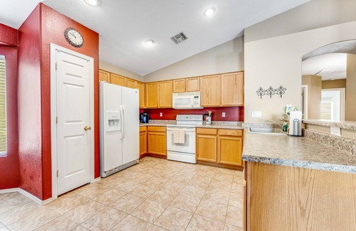 Rancho Mirage House | Spacious home with private heated pool with waterfall, putting green & firepit