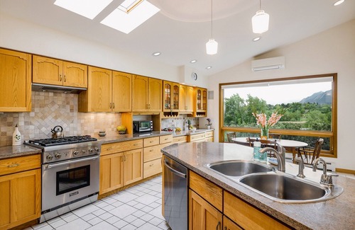 Wonderland Lake House | Spacious Home with Stunning Mountain Views, 10-min to Downtown
