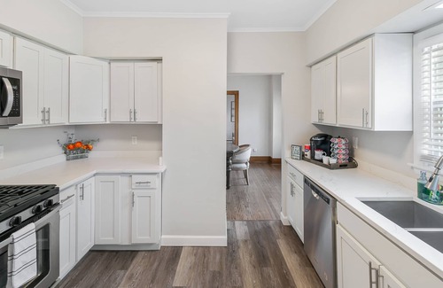 Libertyville House | Spacious Home with a Family Game Room