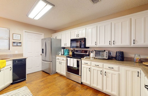 Stephenville House | Spacious home with golf course views, private pool