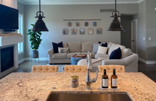 Thornbrook House | Spacious home with wet bar, air hockey & walkout basement to huge yard