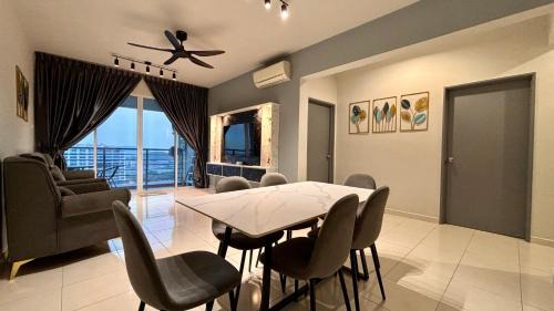 Bayan Baru Apartment | Spacious HOUSE 4R 8pax WiFi-S Pic-Airport