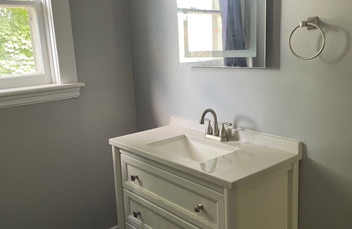 Peterborough House | Spacious house, 5 min walk to downtown- cafes, restaurants, and pubs
