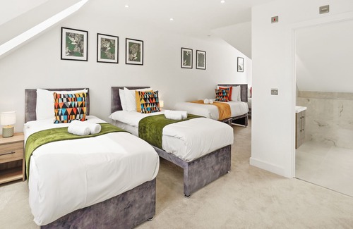 Rushmoor District House | Spacious House For Contractors & Families