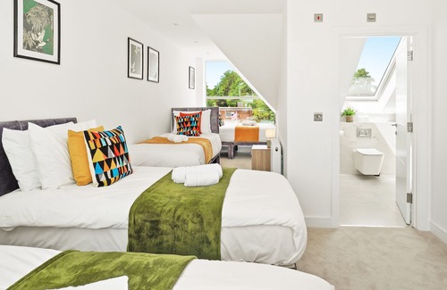 Rushmoor District House | Spacious House For Contractors & Families
