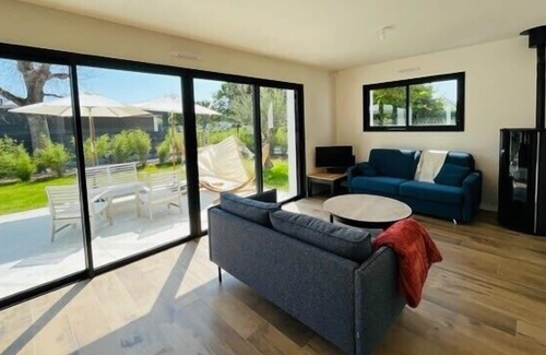 Le Tour-du-Parc House | Spacious house close to the sea