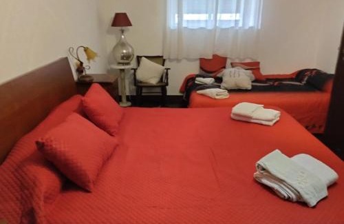 Mafra House | Spacious House in Encarnação with Garden & Terrace