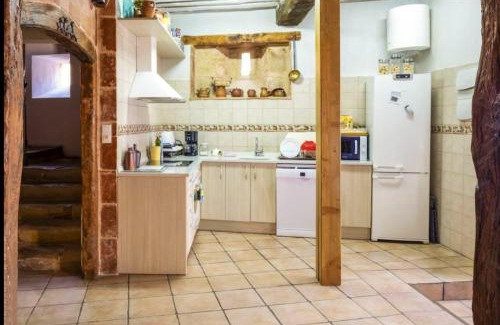 Llano de Bureba House | Spacious House in Llano de Bureba with Fireplace & Mountain View