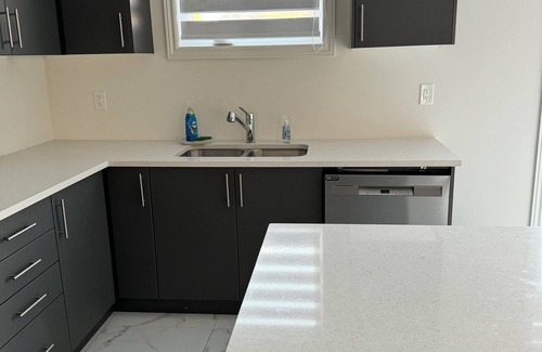 Cobourg House | Spacious House near Cobourg Beach