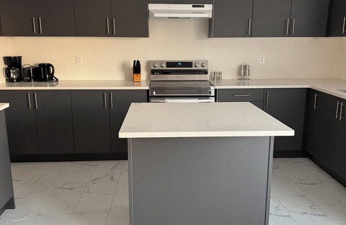 Cobourg House | Spacious House near Cobourg Beach