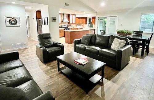 Carrollton House | Spacious House Sleeps 8 - Family and Pet Friendly Across from Park!