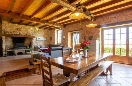 Cherveix-Cubas Cottage | Spacious House with WiFi, Fireplace, and Large Garden near Montignac and Hautefort Castle