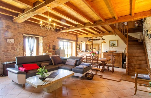 Cherveix-Cubas Cottage | Spacious House with WiFi, Fireplace, and Large Garden near Montignac and Hautefort Castle