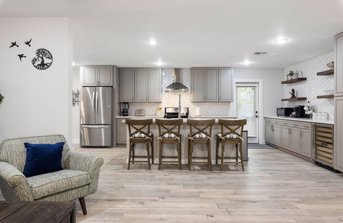 Cox Heights House | Spacious house w/hot tub/Lawn/Fire pit - mins to old town/ASU. Pet Friendly!