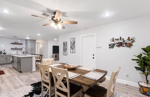 Cox Heights House | Spacious house w/hot tub/Lawn/Fire pit - mins to old town/ASU. Pet Friendly!