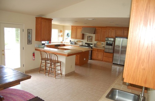 Kaweah House | Spacious House with Breathtaking Panoramic Views and Private River Access
