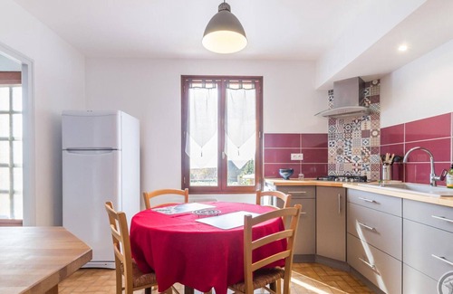 Lolif Cottage | Spacious house with fireplace and terrace in Lolif, perfect for families
