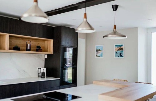 Grosville Cottage | Spacious house with indoor pool and garden, near the sea