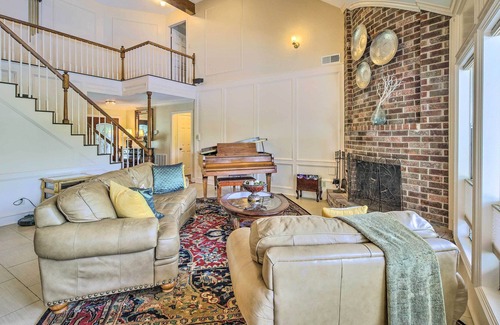 Clear Lake City House | Spacious Houston Home, Day Trip to Galveston!