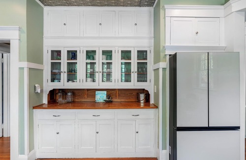 Historic Hyde Park North House | Spacious Hyde Park Retreat on Packwood