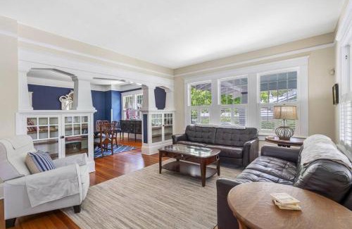 Historic Hyde Park North House | Spacious Hyde Park Retreat on Packwood
