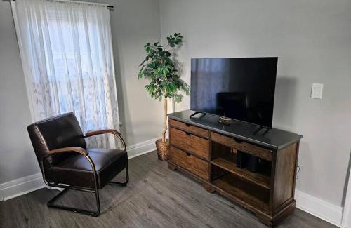 Edgewater Apartment | Spacious in the heart of it all
