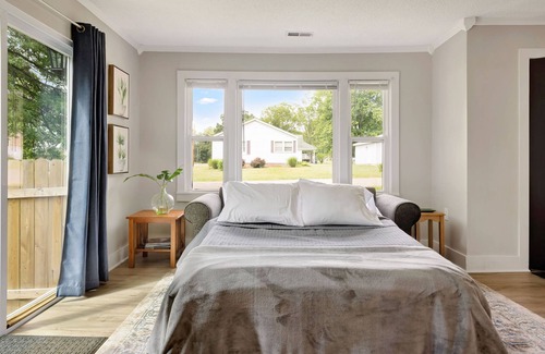 Ironton House | Spacious Ironton Home w/ Fire Pit & Large Fenced in Backyard | Near State Parks