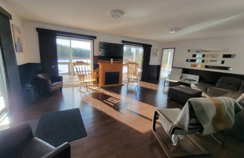 Riviere-Rouge Ski Chalet | Spacious Isolated Chalet with private lake & swimming pool & SPA and more ,,,