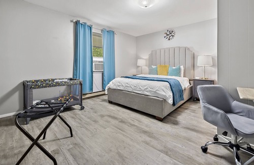 Montgomery Apartment | Spacious Italian Farmhouse Apartment Sleeps up to 16!