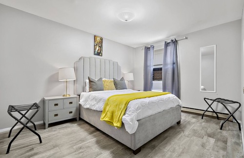 Montgomery Apartment | Spacious Italian Farmhouse Apartment Sleeps up to 16!
