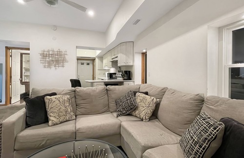Des Moines Apartment | Spacious Jacuzzi Loft & Free Parking near iCubs