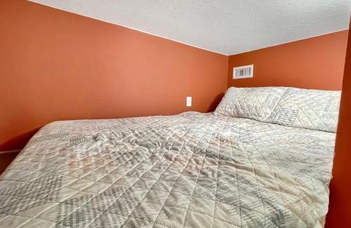 Des Moines Apartment | Spacious Jacuzzi Loft & Free Parking Near Icubs