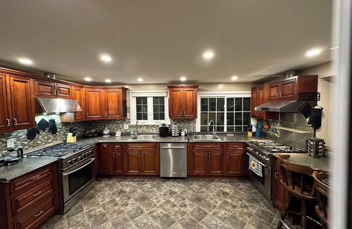 Amherst House | Spacious, Kid Friendly Retreat, Pool & Pool Table, 20 Min N. Falls, 5 min UB