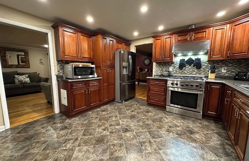 Amherst House | Spacious, Kid Friendly Retreat, Pool & Pool Table, 20 Min N. Falls, 5 min UB