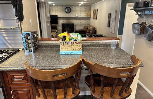 Amherst House | Spacious, Kid Friendly Retreat, Pool & Pool Table, 20 Min N. Falls, 5 min UB