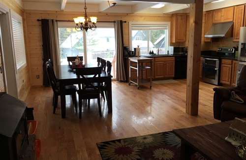North Upper Truckee House | Spacious knotty pine wood house, 5bedrooms, 2.5 Baths, Sleep 10 people